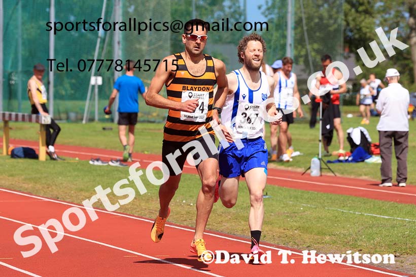 Mens 800 metres, 2024 NE Masters Track and Field Champs., Monkton Stadium, Jarrow.  Photo: David T. Hewitson/Sports for All Pics